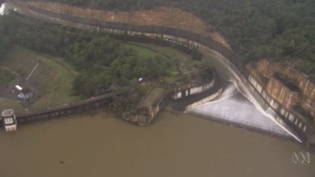 Nepean dam overflows after rainfall (ABC)