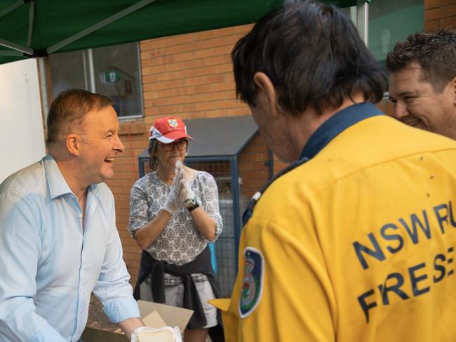 Anthony Albanese is pictured as he serves breakfast to firefighters at Gospers Mountain. Picture: Twitter