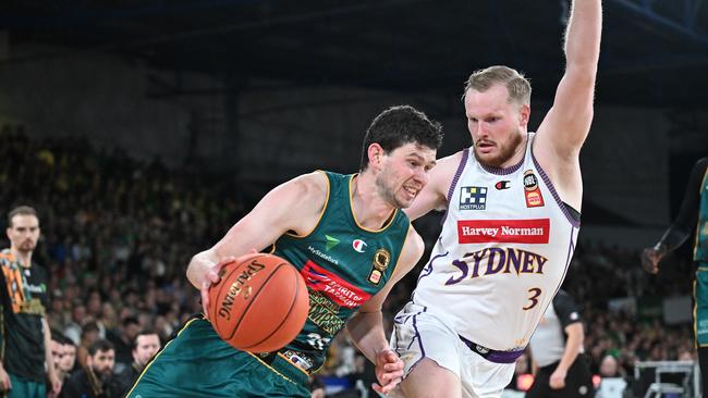 LAUNCESTON, AUSTRALIA - OCTOBER 18: Clint Steindl of the Jackjumpers drives to the basket during the round five NBL match between Tasmania Jackjumpers and Sydney Kings at Silverdome, on October 18, 2024, in Launceston, Australia. (Photo by Steve Bell/Getty Images)