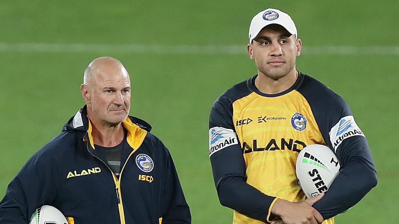 SYDNEY, AUSTRALIA - OCTOBER 07: Blake Ferguson of the Eels talks to Eels head coach Brad Arthur during a Parramatta Eels training session at Kellyville Park on October 07, 2020 in Sydney, Australia. (Photo by Mark Metcalfe/Getty Images)