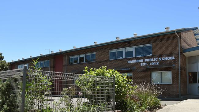 A boy, 10, was injured when hit by a vehicle while he was on his way to Harbord Public School at Freshwater this morning. Picture: Manly Daily