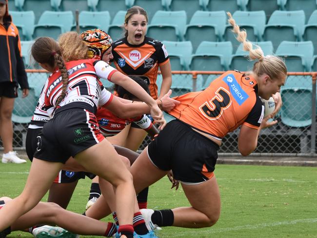 Abbie Hamilton reaches across to score for Wests Tigers in the Tarsha Gale Cup. Picture: Sean Teuma