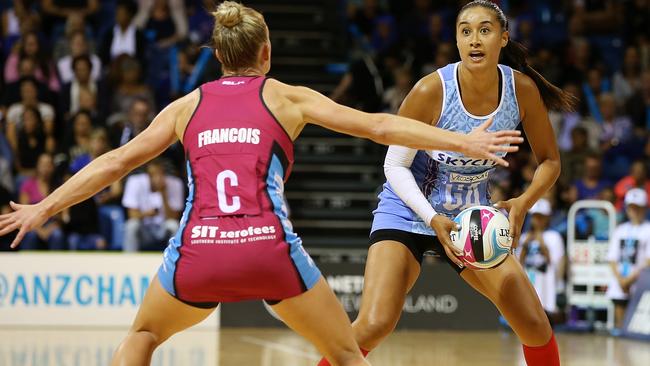Mystics Maria Tutaia looks to pass with Steel centre Shannon Francois defending.