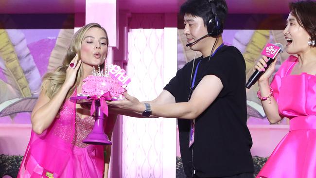 The actress blows out the candles on her birthday cake. Picture: Chung Sung-Jun/Getty Images