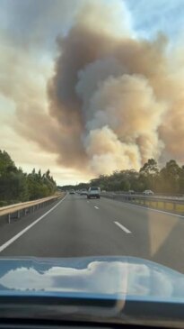 Smoke billowing from bushfire looms over Bruce Hwy