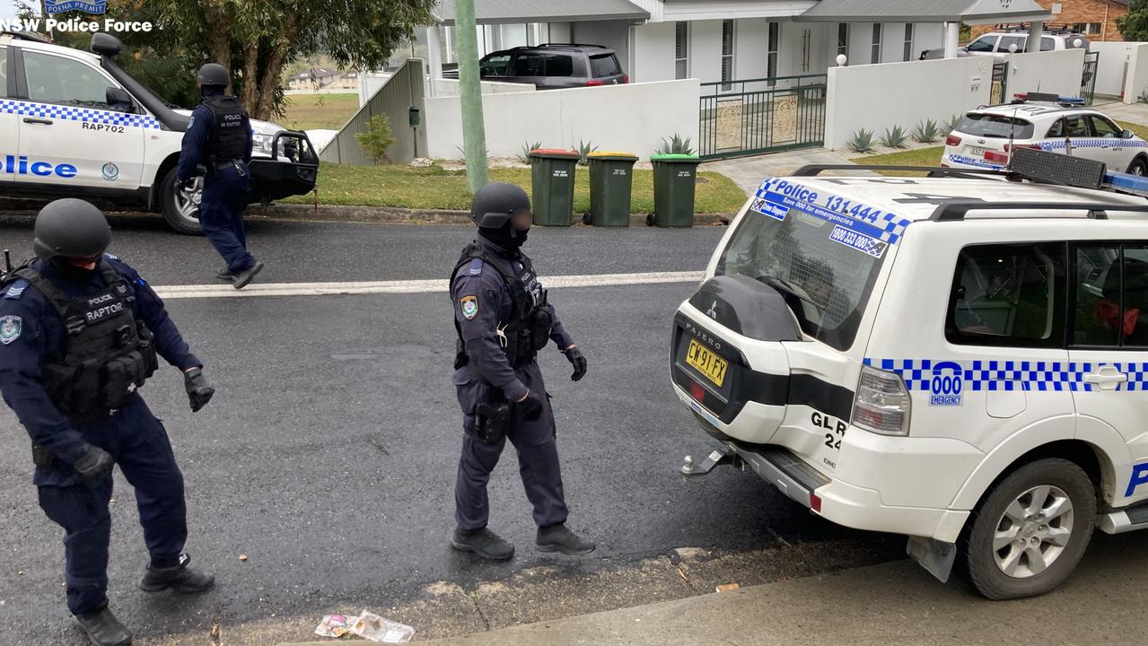 Coffs Harbour Drug Raid Footage Shows Police Arrest Alleged Lone Wolf ...