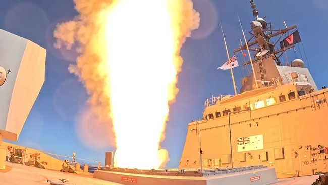 HMAS Sydney fires a Standard Missile 6 near Hawaii.