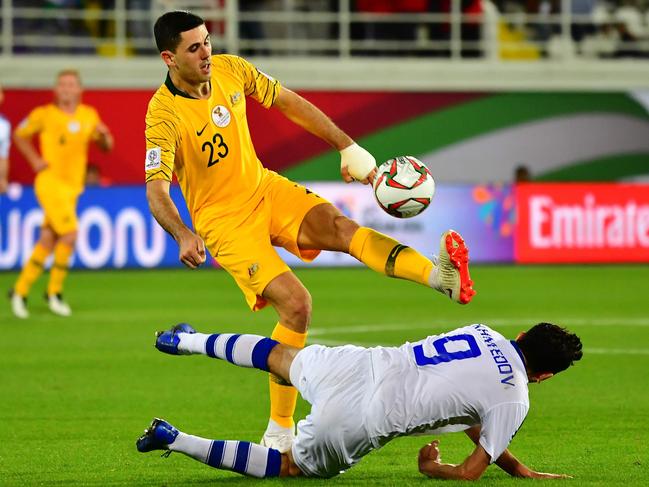 Australia's forward Tomas Rogic (L) vies for the ball with Uzbekistan's midfielder Odil Akhmedov during the 2019 AFC Asian Cup Round of 16 football match between Australia and Uzbekistan at the Khalifa bin Zayed Stadium in Al-Ain on January 21, 2019. (Photo by Giuseppe CACACE / AFP)