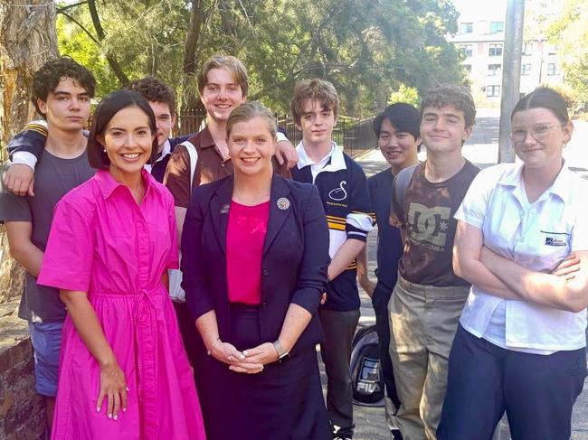 Deputy Labor Leader Prue Car (second from left) and Labor Candidate for Balmain Philippa Scott with Sydney Secondary College students at the announcement of Balmain High School election pledge.