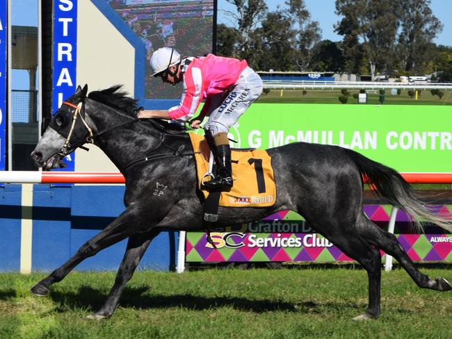 Exclusive ridden by Matthew McGuren and trained by Stephen Bennett wins race two on Grafton Cup day.