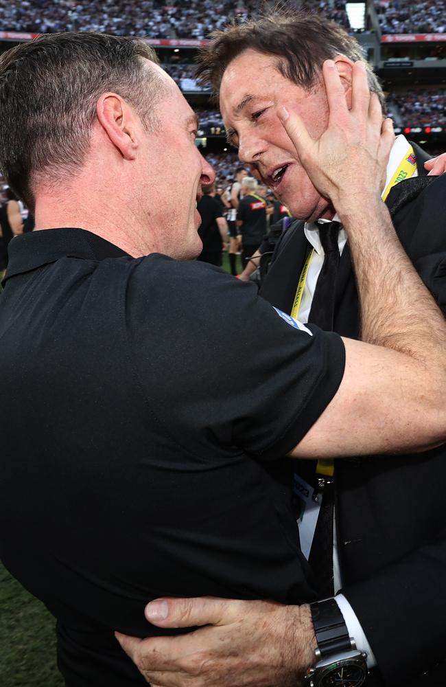 Jeff Browne and Craig McRae celebrate the Pies’ 2023 flag. Picture by Michael Klein