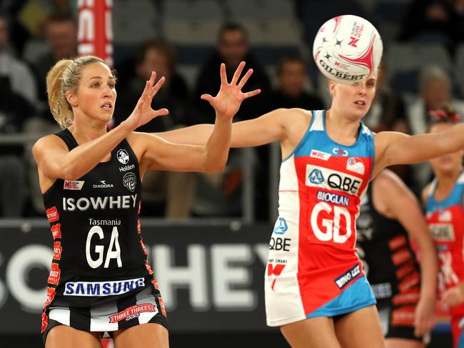 Magpies goal attack Erin Bell accepts a pass. Picture: AAP