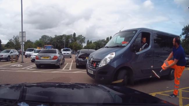 Mr Perry lifted his trouser leg to show the driver his prosthetic. Picture: Twitter/benperry_2001