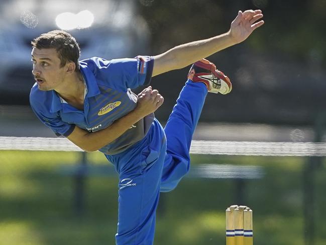 Langwarrin leggie Matt Prosser bowls in last Saturday’s MPCA Provincial semi-final against Sorrento. Picture: Valeriu Campan