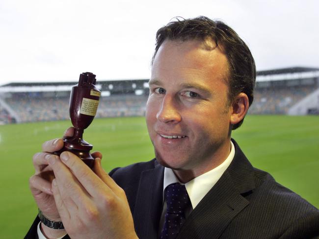 Leader of the Opposition (Liberal Party leader) Will Hodgman holding a replica of the Ashes urn at Bellerive Oval