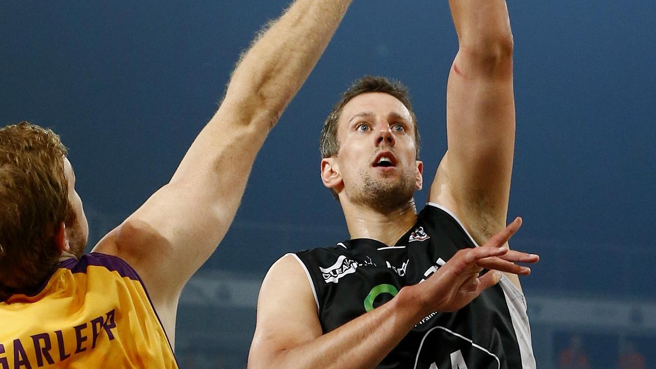 NBL. Melbourne United vs Sydney Zkngs at Hisense Arena. Daniel Kickert scores over Tom Garlepp . Pic: Michael Klein. Sunday November 1, 2015.