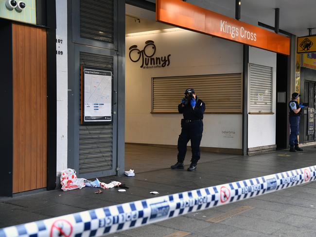 NSW Police establish a crime scene on Darlinghurst Road at Potts Point in Sydney, May 4, 2020. Picture: AAP Image/Joel Carrett)