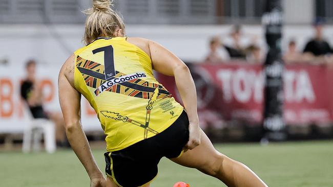 DARWIN, AUSTRALIA - OCTOBER 26: Sarah Hosking of the Tigers is seen injured during the 2024 AFLW Round 09 match between the Essendon Bombers and the Richmond Tigers at TIO Stadium on October 26, 2024 in Darwin, Australia. (Photo by Dylan Burns/AFL Photos via Getty Images)