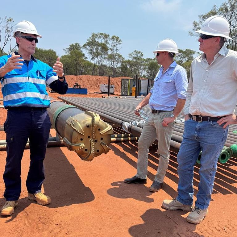 Mining and Energy Minister Gerard Maley recently visited the Beetaloo to inspect current operations by Tamboran Resources at its Shenandoah South site on Exploration Permit 98.