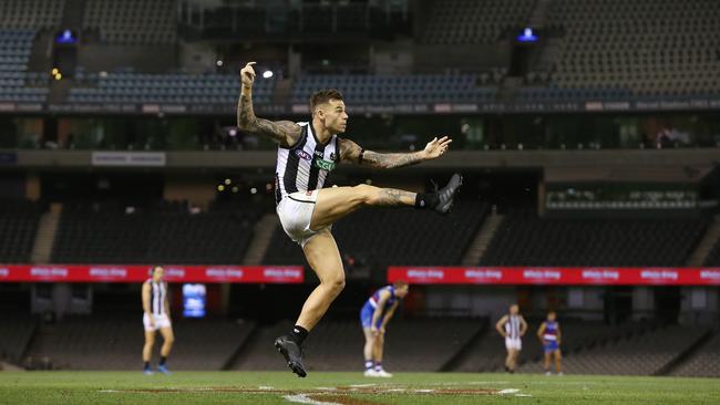 Jamie Elliott kicks for goal in an empty Marvel Stadium. Picture: Michael Klein