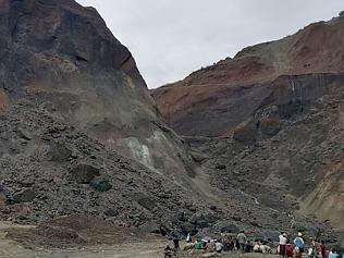 Mine landslide kills, traps workers