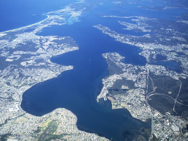 AUGUST, 2004 : Aerial view of Lake Macquarie near Newcastle, 08/04. Pic Peter Harrison.NSW / River