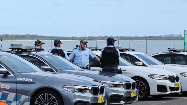 WEEKEND TELEGRAPHS. CHECK WITH JEFF DARMANIN BEFORE USE. Police stand at a distance to pro-palestinian protestors at Ramsgate Beach car park, where a convoy of Palestine supporters gathered after driving from Lidcombe in protest of the war in Gaza. Friday 23/12/2023. Picture by Max Mason-Hubers