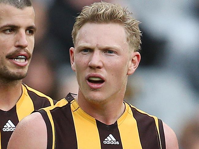 AFL. Round 3. 31/03/2019.  Hawthorn vs Western Bulldogs at the MCG.  Hawthorns James Sicily looks at umpire Justin Power after a free kick was paid to Bulldog Josh Schache  25 mtr out  late in the last qtr   . Pic: Michael Klein.