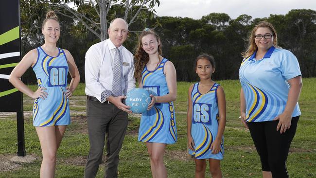 Netball players Ellie Carlson, 20, Ziahn Malopito, 10, Amanada Mawston, 17, and Samantha Malopito (right), President, North Lakes Blues Netball Club with Luke Howarth, Federal Member for Petrie. (AAP/Regi Varghese)