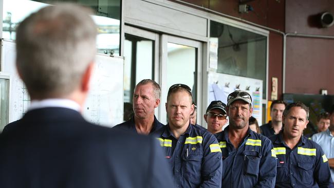 NEWS2019ELECTION 23/4/2019. DAY 13Opposition Leader Bill Shorten talking to workers at GPC  at Gladstone Port in  QLD. Picture Kym Smith