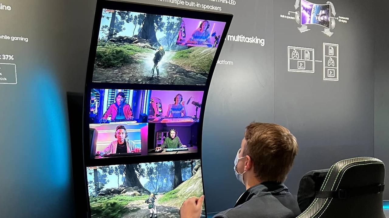 Here is a first look at the INSANE Odyssey Ark from Samsung at CES 2022. This is a curved 55" 4K Monitor with a 16:9 aspect ratio. Twitter: Tim Schofield