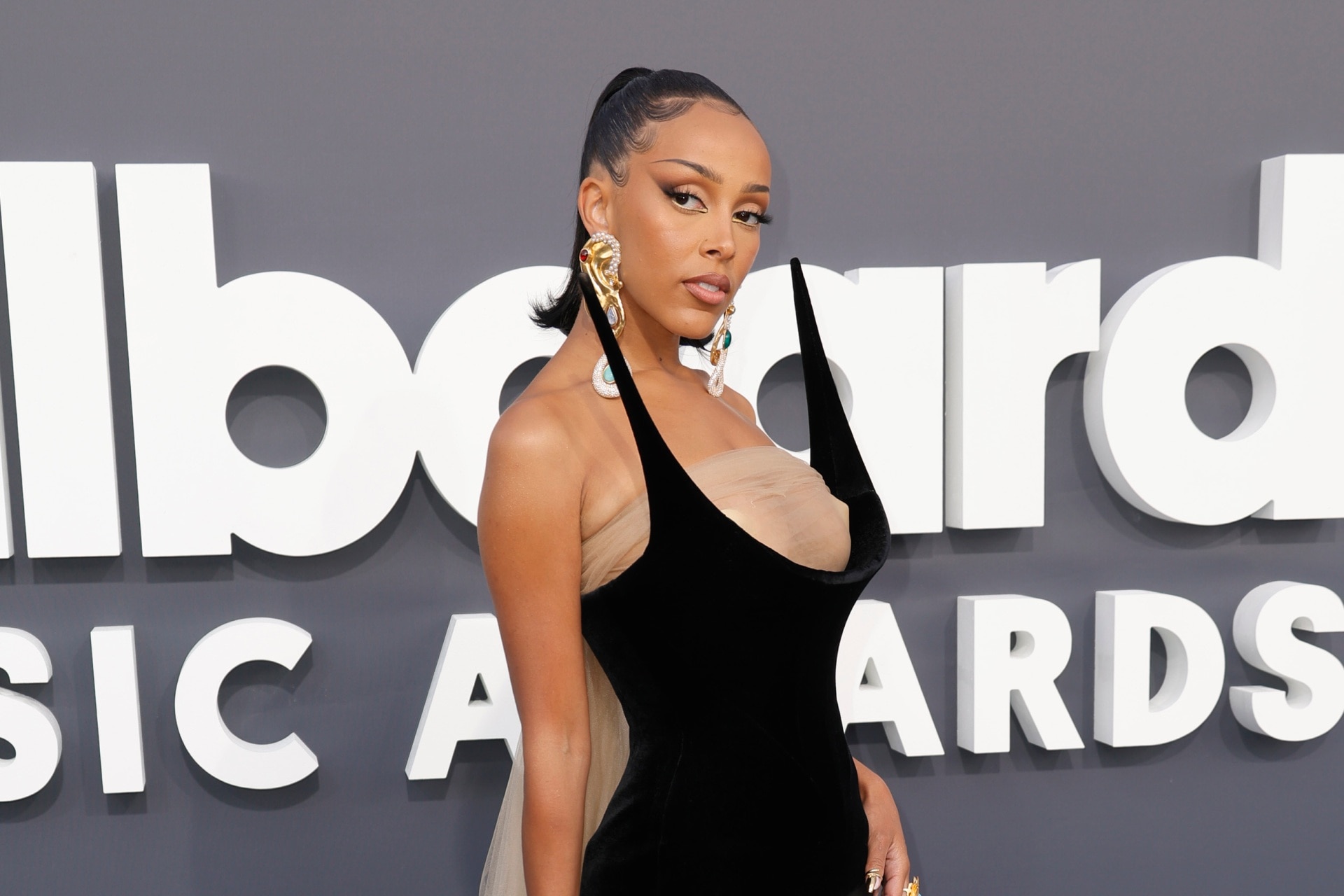 Grammy nominated Doja Cat buys this stunning Beverly Hills home