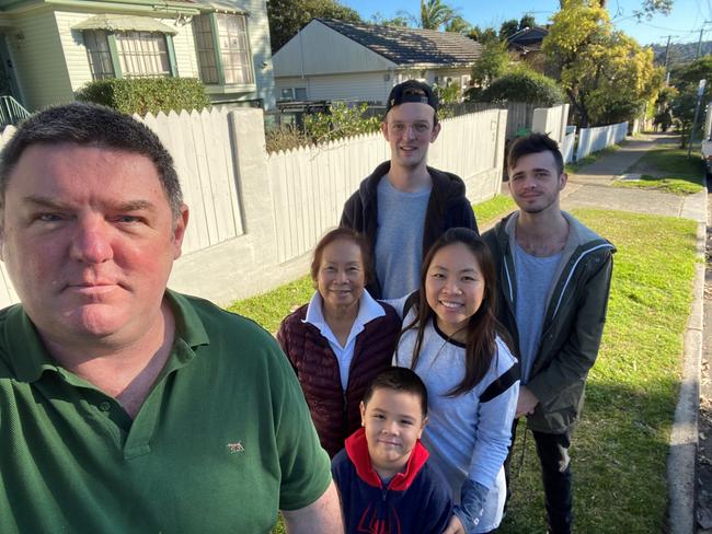 HOME: Oscar Gordon with his siblings and parents, Tim and Nui Gordon and grandmother Pintong Kaennakham