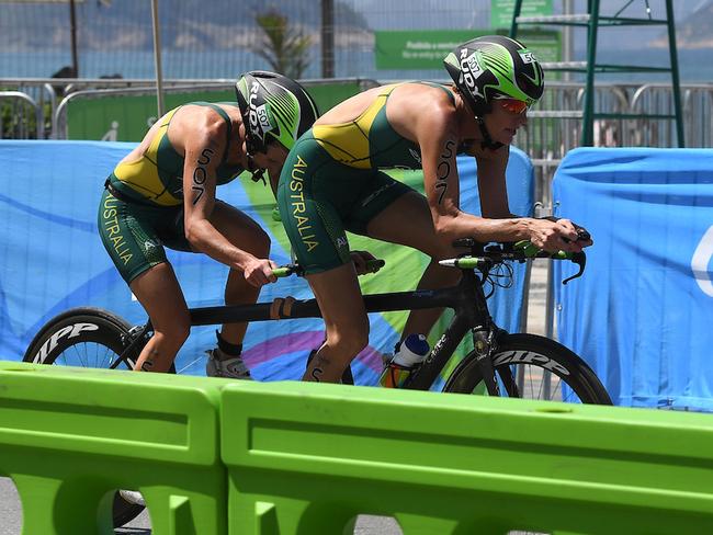 Katie Kelly and guide Michellie Jones made their move on the bike leg.