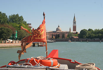 Giddy ... it's hard to know where to look first when gliding into Venice by water / Maggy Oehlbeck