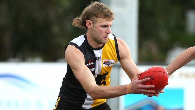 EFL Division 4 2022: Chirnside Park v Silvan at Kimberley Reserve, Chirnside Park: Jimmy Wells of Chirnside Park breaks from the pack on Saturday 6th of August, 2022 in Chirnside Park, Victoria, Australia.Photo: Hamish Blair