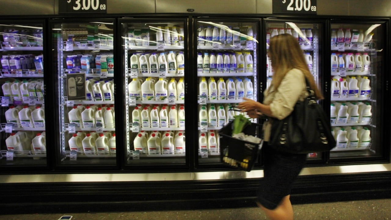 Coles and Woolworths raise milk prices to help struggling farmers