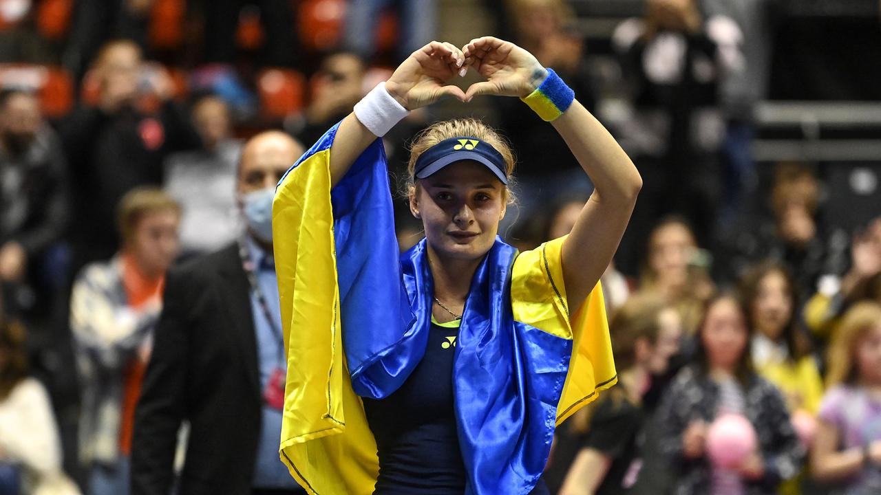 Dayana Yastremska is feeling the love. (Photo by Olivier Chassignole / AFP)