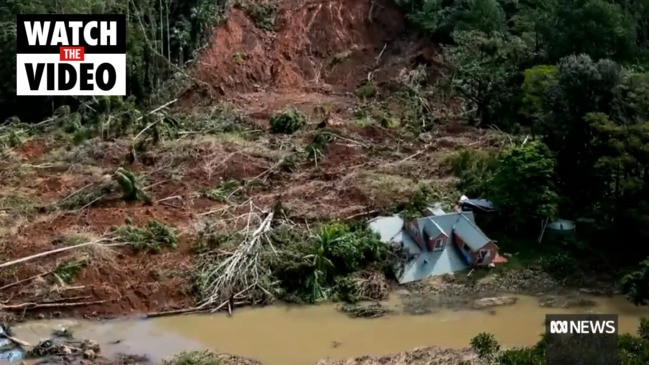 Landslide topples homes in northern NSW (ABC)