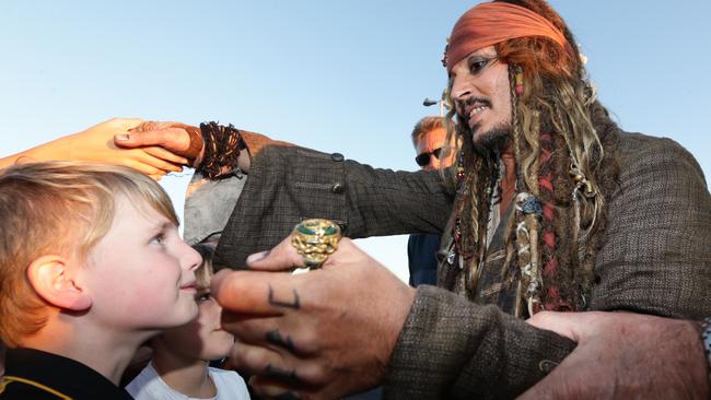 Fans wait in vain for Pirates star Johnny Depp | The Courier Mail