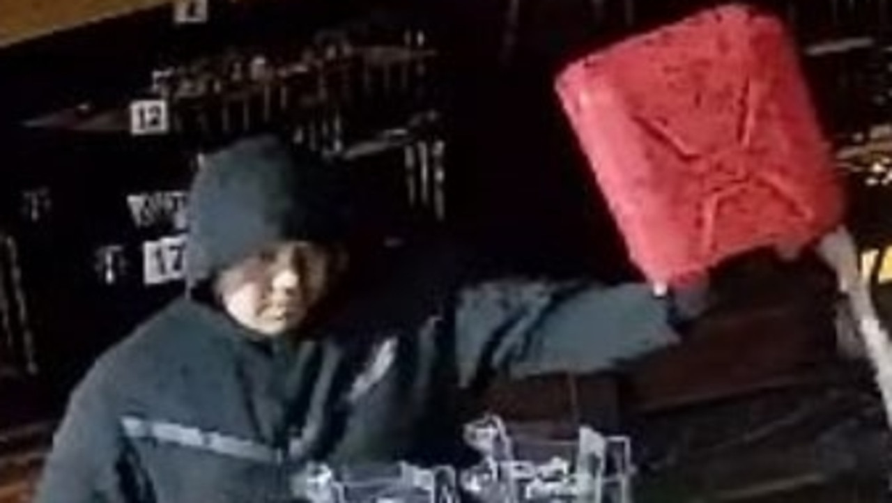 Bumbling arsonist stops, drops and rolls after attacking restaurant