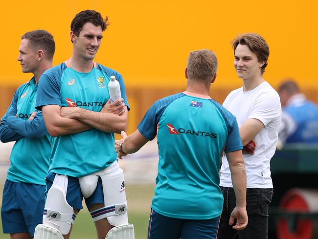 LONDON, ENGLAND - JUNE 26: Pat Cummins of Australia and David Warner of Australia speak to Australian Formula 1 driver Oscar Piastri as Usman Khawaja of Australia speaks to Former AFL player Joel Selwood during an Australia Training Session at Lord's Cricket Ground on June 26, 2023 in London, England. (Photo by Ryan Pierse/Getty Images)