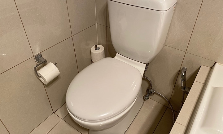 Pissing sink school toilet