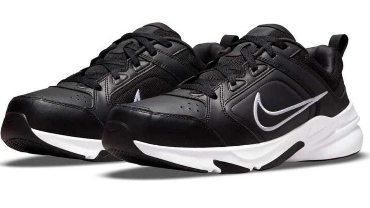 Nike Defy All Day 4E Mens Walking Shoes have durable leather.