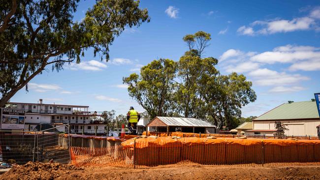 Levee on the main street in Mannum on December 15th, 2022. Picture: Tom Huntley