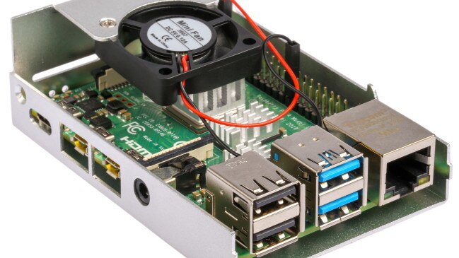 Raspberry Pi 4B computer and its fan installation