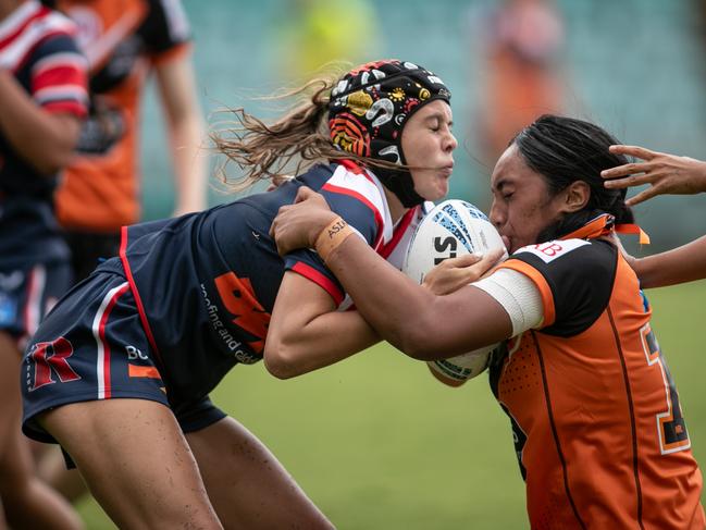 Bae-Phoenix Kelly runs into Lucyannah Luamanu-Leiataua. Picture: Julian Andrews