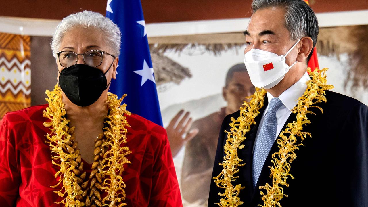 Chinese Foreign Minister Wang Yi (R) and Samoa Prime Minister Fiame Naomi Mataafa. Picture: Vaitogi Asuisui MATAFEO / SAMOA OBSERVER / AFP