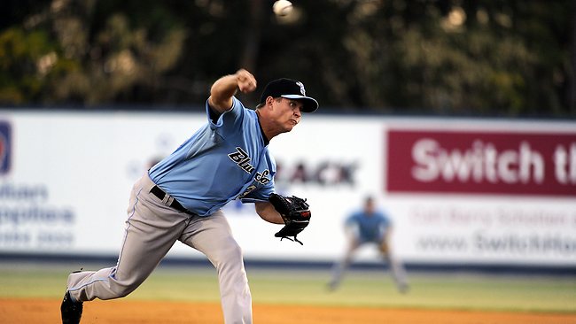 The Perth Heat have been beaten again with Sydney Blue Sox pitcher