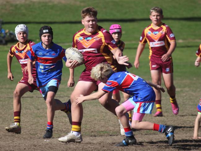 Tanirau Hughes puts on a fend for Kurnell Stingrays. Picture: Claire Mulder